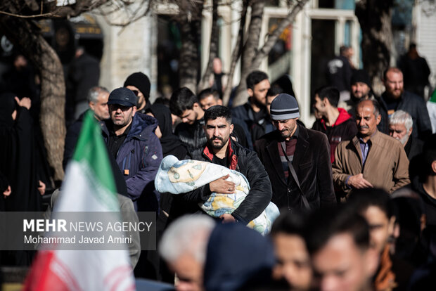 تجمع مردم قزوین در پی شهادت رهبر انقلاب