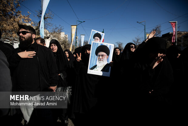 تجمع مردم قزوین در پی شهادت رهبر انقلاب