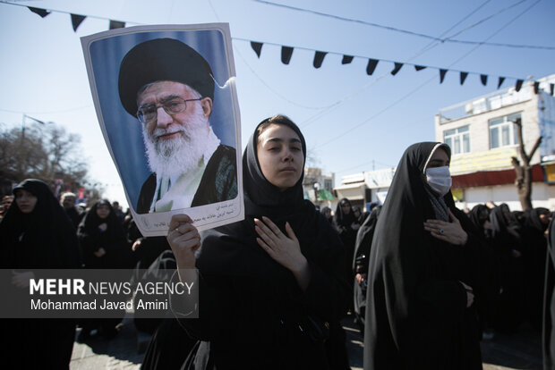 تجمع مردم قزوین در پی شهادت رهبر انقلاب