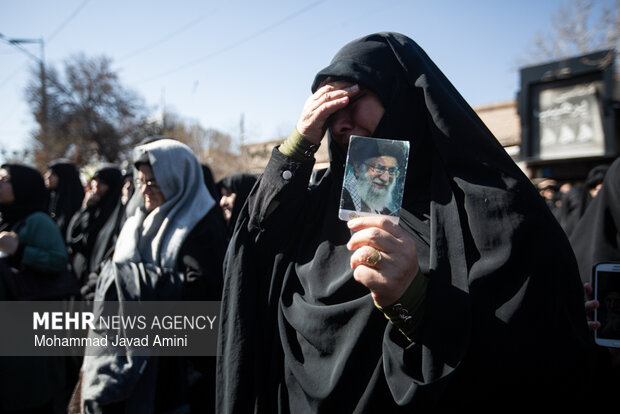 تجمع مردم قزوین در پی شهادت رهبر انقلاب