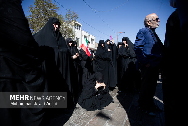 تجمع مردم قزوین در پی شهادت رهبر انقلاب