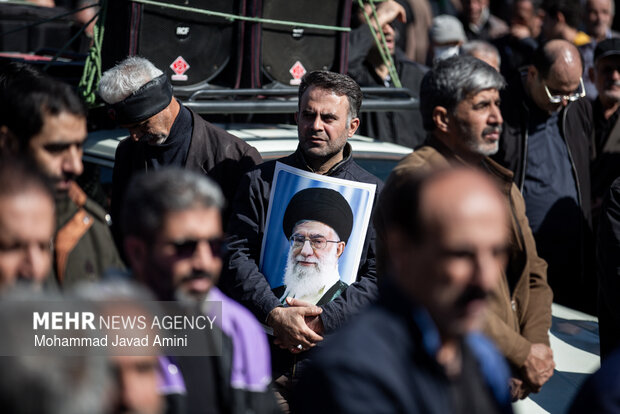 تجمع مردم قزوین در پی شهادت رهبر انقلاب