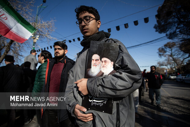 تجمع مردم قزوین در پی شهادت رهبر انقلاب