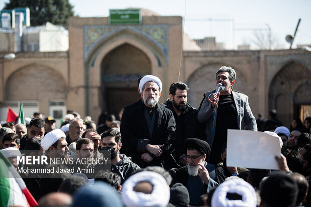 تجمع مردم قزوین در پی شهادت رهبر انقلاب