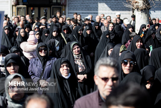تجمع مردم قزوین در پی شهادت رهبر انقلاب