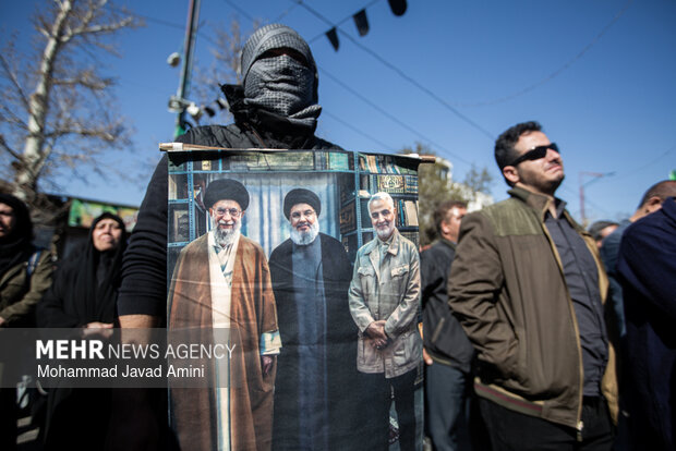 تجمع مردم قزوین در پی شهادت رهبر انقلاب