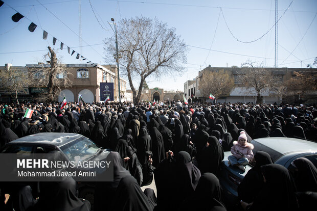 تجمع مردم قزوین در پی شهادت رهبر انقلاب