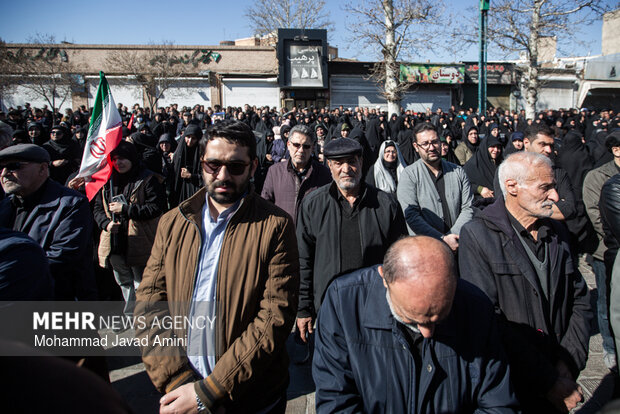تجمع مردم قزوین در پی شهادت رهبر انقلاب