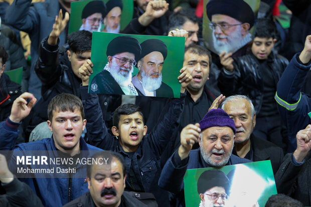 راهپیمایی مردم اردبیل در سوگ رهبر انقلاب