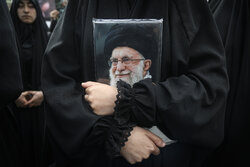 «ایران» رهبر و پدری دلسوز را از دست داد؛ راه امام خامنه‌ای ادامه دارد
