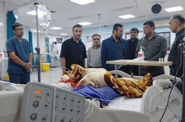 عیادت فرمانده سپاه هرمزگان از مجروحین حمله موشکی در میناب