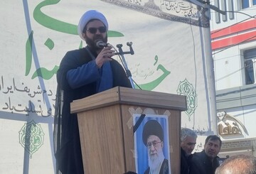 امام جمعه قروه: ملت ایران اهل تسلیم نیست