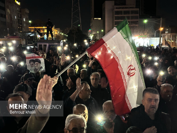 حضور آحاد ملت در میادین اصلی تهران در اقامه عزای شهادت رهبر معظم انقلاب اسلامی