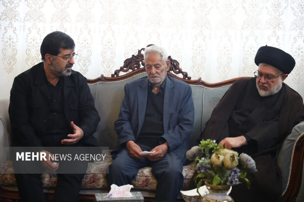 مسئولان ارشد قم با خانواده شهید سرلشکر موسوی ابراز همدردی کردند