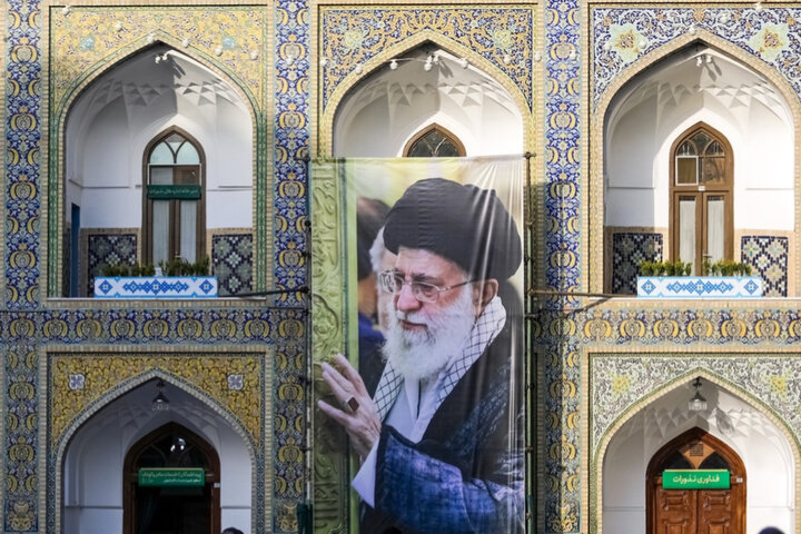 حرم مطهر امام رضا(ع) در سوگ رهبر شهید رنگ عزا به خود گرفت