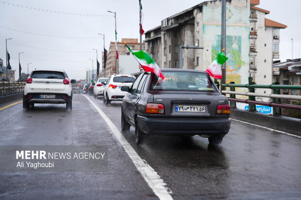 کاروان خودرویی رشتی‌ها در حمایت از ایران جان