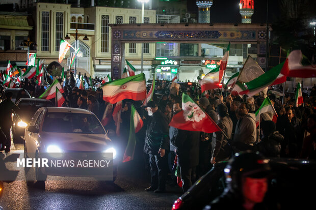 عزاداری مردم در سوگ رهبر شهید در شهرک شهید محلاتی تهران