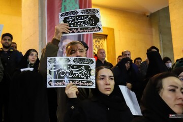 ادامه خروش اصفهانی‌ها در سوگ رهبر شهید