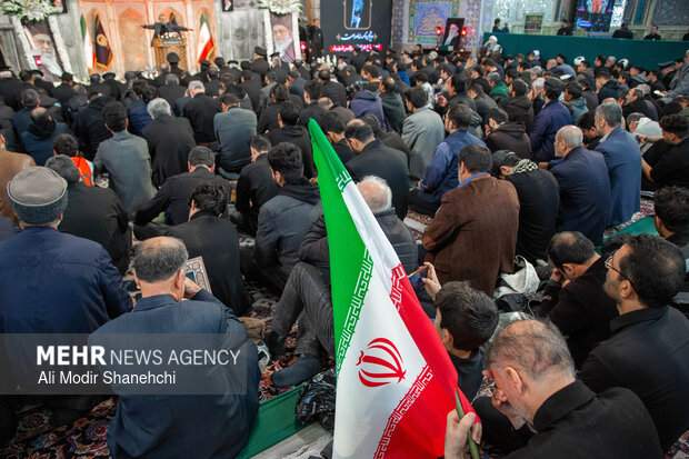 زائران رضوى سوگوار شهيد و امام اُمت
