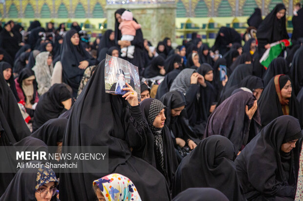 زائران رضوى سوگوار شهيد و امام اُمت