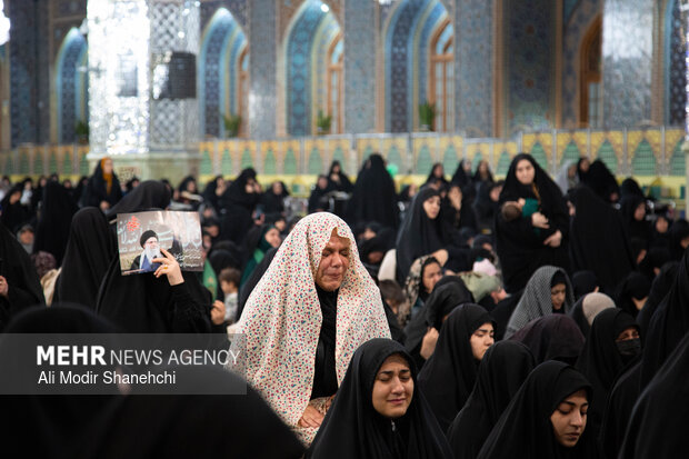 زائران رضوى سوگوار شهيد و امام اُمت