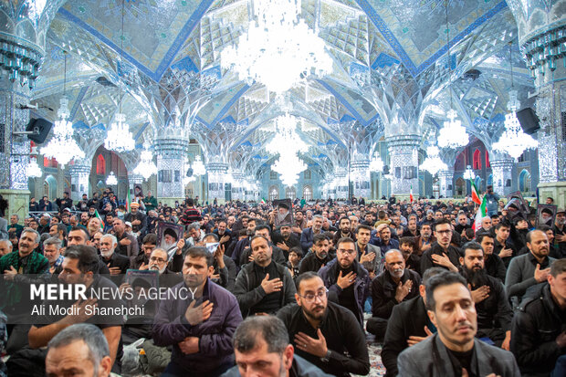 زائران رضوى سوگوار شهيد و امام اُمت