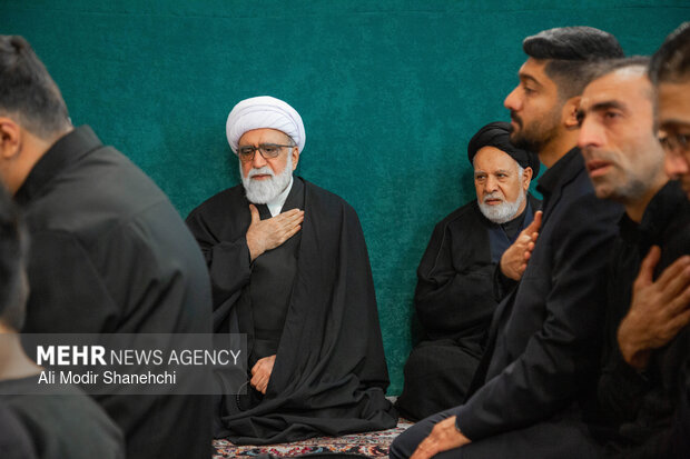 زائران رضوى سوگوار شهيد و امام اُمت