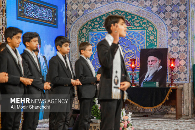 زائران رضوى سوگوار شهيد و امام اُمت