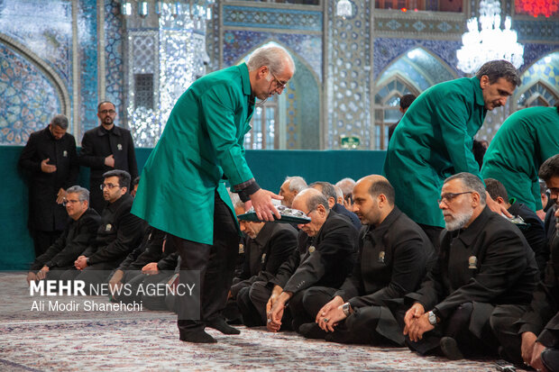 زائران رضوى سوگوار شهيد و امام اُمت