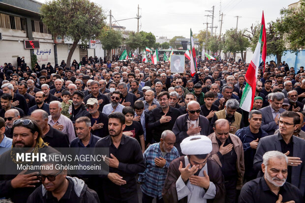راهپیمایی عزاداران و خون خواهان رهبر شهید انقلاب در بوشهر