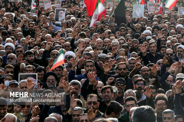 راهپیمایی عزاداران و خون خواهان رهبر شهید انقلاب در بوشهر