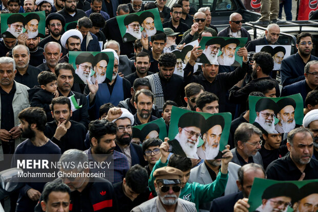 راهپیمایی عزاداران و خون خواهان رهبر شهید انقلاب در بوشهر