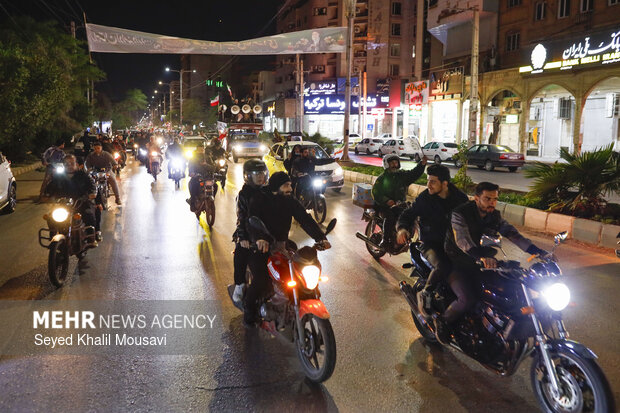 کاروان خودرویی در سوگ رهبر شهید در اهواز