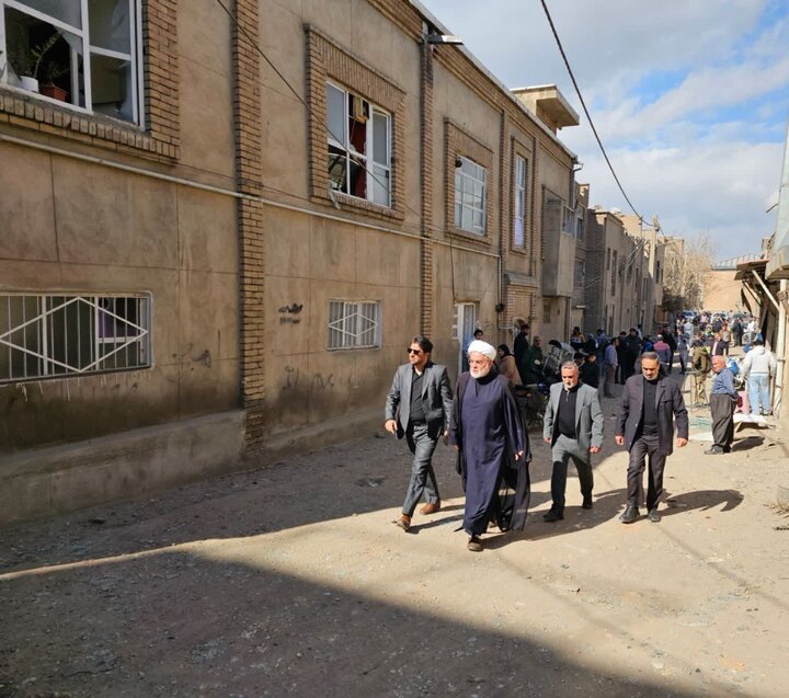 حضور میدانی نماینده ولی‌فقیه در کردستان در مناطق آسیب‌دیده سنندج