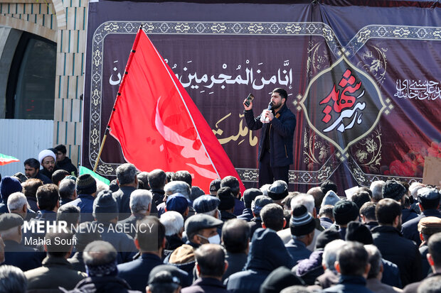 سومین روز تجمع مردم اراک در پی شهادت رهبر معظم انقلاب