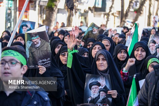 دسته عزاداری نوجوانان و جوانان در سوگ رهبر شهید در گیلان