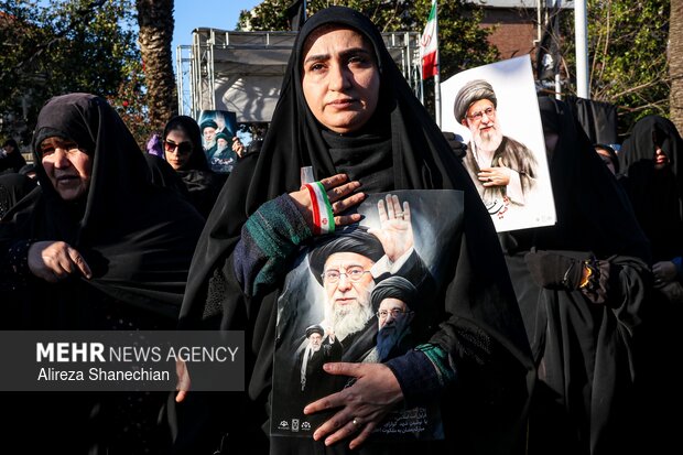 دسته عزاداری نوجوانان و جوانان در سوگ رهبر شهید در گیلان
