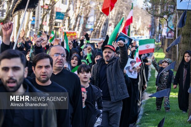 دسته عزاداری نوجوانان و جوانان در سوگ رهبر شهید در گیلان