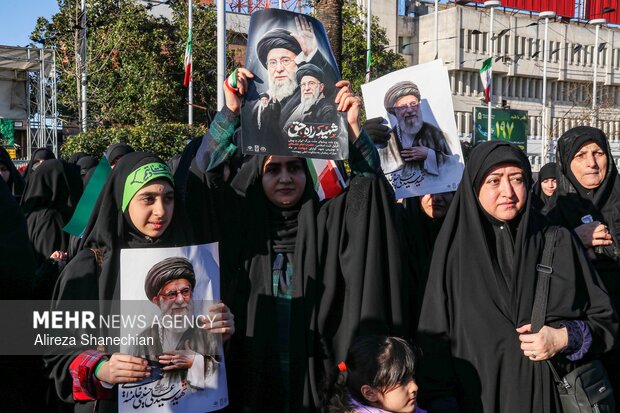 دسته عزاداری نوجوانان و جوانان در سوگ رهبر شهید در گیلان