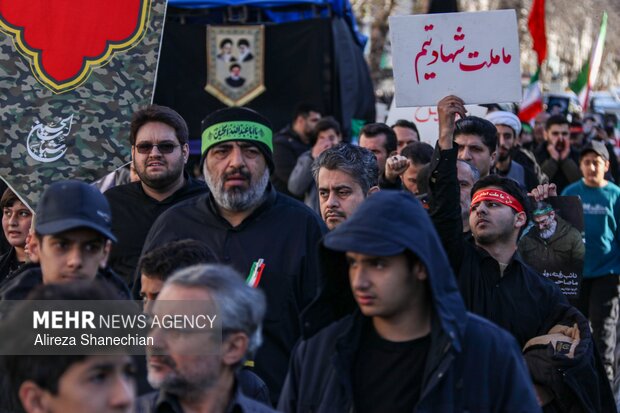 دسته عزاداری نوجوانان و جوانان در سوگ رهبر شهید در گیلان