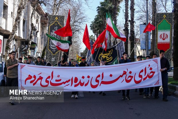 دسته عزاداری نوجوانان و جوانان در سوگ رهبر شهید در گیلان