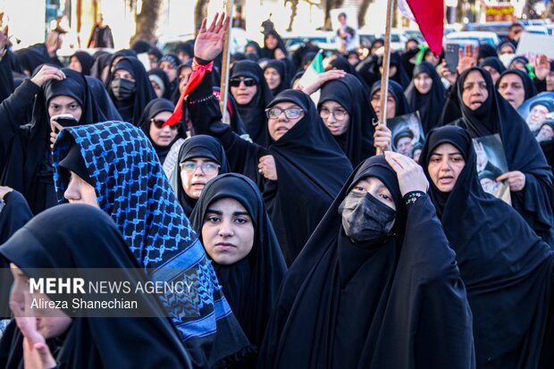 دسته عزاداری نوجوانان و جوانان در سوگ رهبر شهید در گیلان