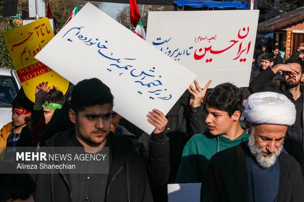 دسته عزاداری نوجوانان و جوانان در سوگ رهبر شهید در گیلان