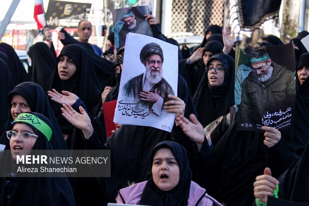 دسته عزاداری نوجوانان و جوانان در سوگ رهبر شهید در گیلان