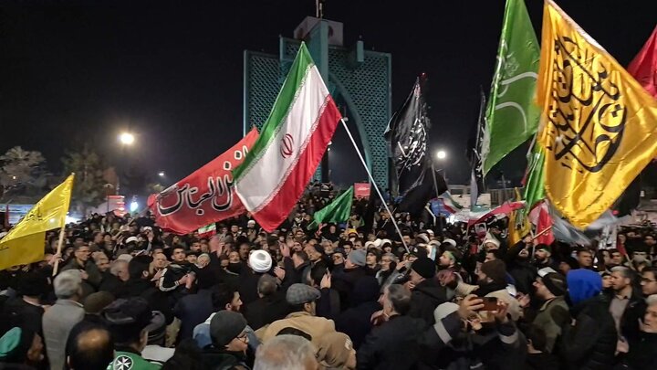 تجمع مردم عزادار قوچان در میدان امام خمینی برای سومین شب پیاپی