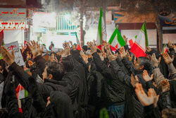 همخوانی دعای فرج در اجتماع شبانه مردم کرمانشاه
