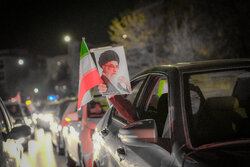 هفتاد و سومین اجتماع شبانه در کرمانشاه با حضور «دختران شهدا»