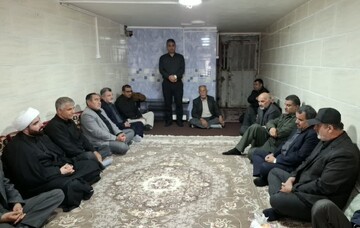 مسئولان دیلم با خانواده شهیدمحمدرضا تمدن فر دیدار کردند