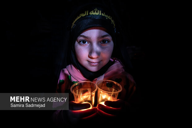 عزاداری و تجمع مردمی در سوگ رهبر شهید در میدان انقلاب تهران