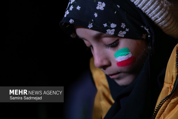 عزاداری و تجمع مردمی در سوگ رهبر شهید در میدان انقلاب تهران